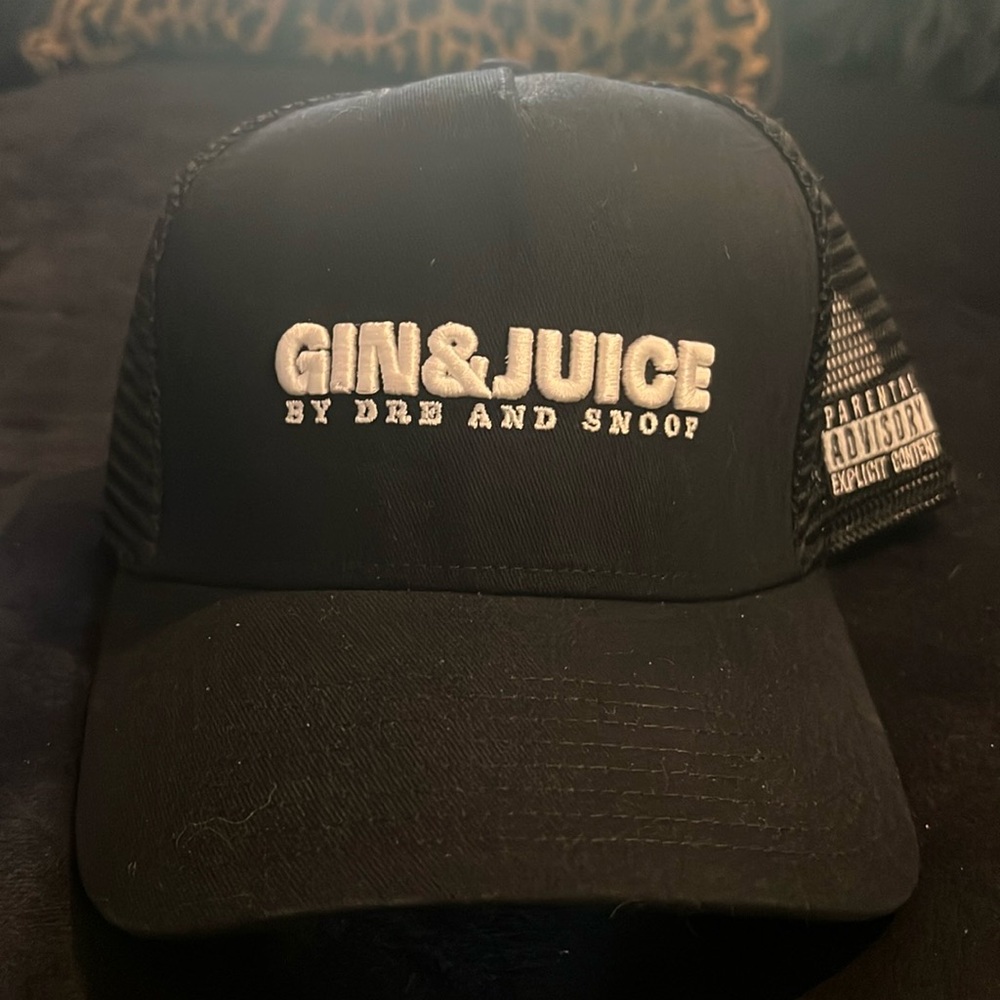 Dre and Snoop Dogg, gin and juice hat. Promo item.